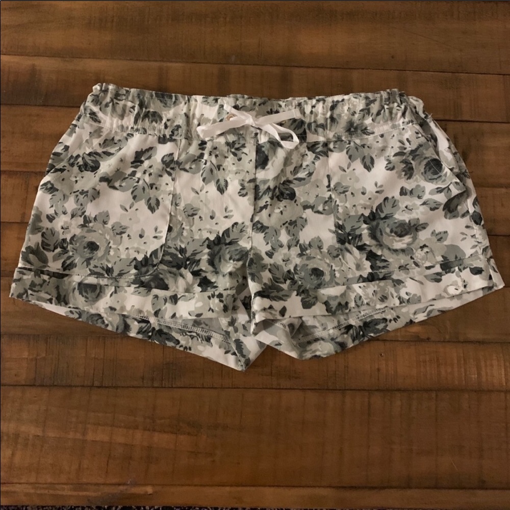 Guess small printed shorts